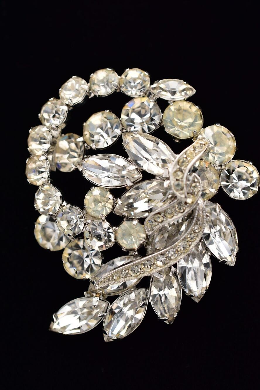 Vintage Rhinestone Leaf Wreath Brooch Silver Crystal Spray Pin 1960s BinAC